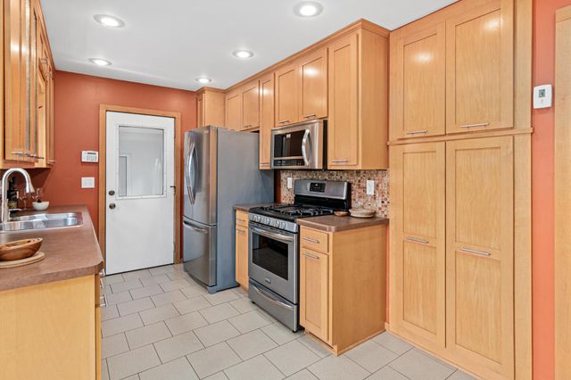 452 109th Avenue NW, Coon Rapids, MN 55448