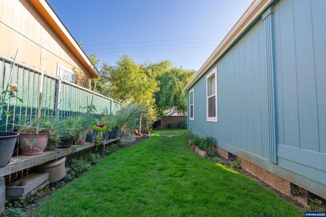 11105 Main St NE 6, Donald, OR 97020