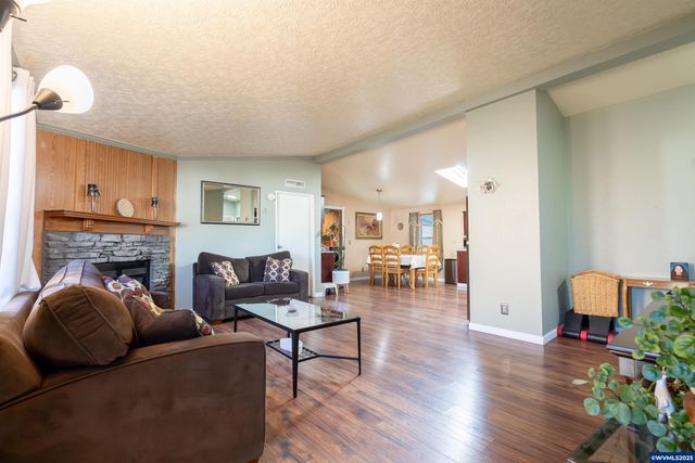 11105 Main St NE 6, Donald, OR 97020