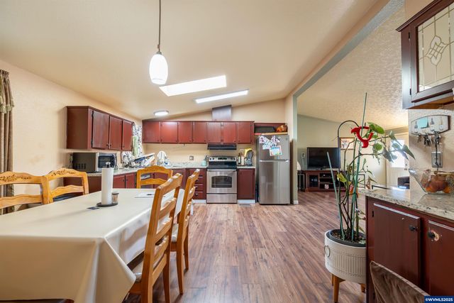 11105 Main St NE 6, Donald, OR 97020