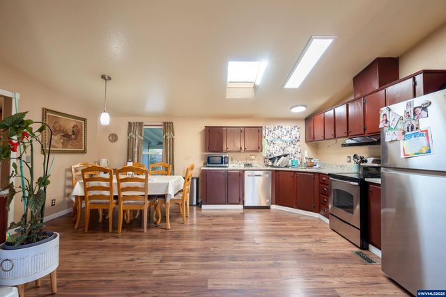 11105 Main St NE 6, Donald, OR 97020