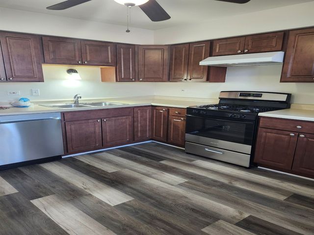 7715 Woodward Avenue 3B, Woodridge, IL 60517