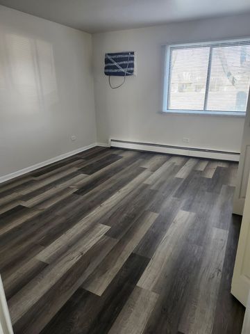 7715 Woodward Avenue 3B, Woodridge, IL 60517