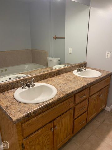 900 Gloucester Drive, Jonesboro, AR 72401