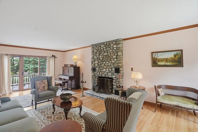 11 Jeffrey Lane, Freetown, MA 02702