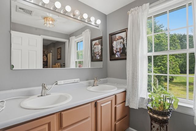 11 Jeffrey Lane, Freetown, MA 02702