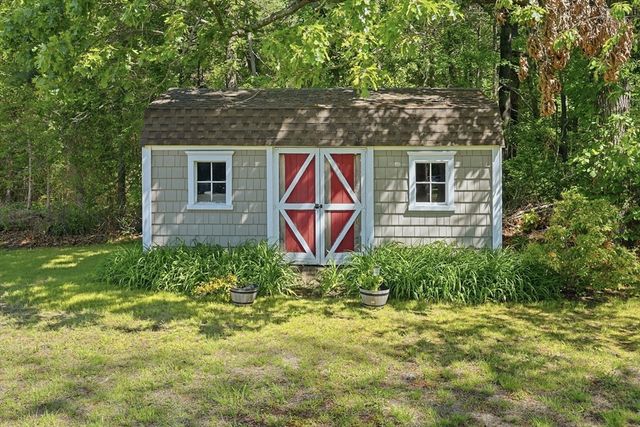 11 Jeffrey Lane, Freetown, MA 02702