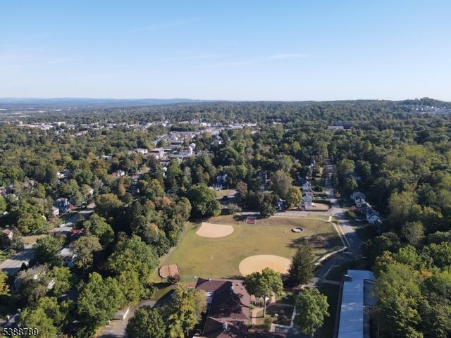 4 Hilltop Way, Essex Fells Twp., NJ 07021