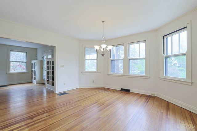 115 E Mills Avenue, Wyoming, OH 45215
