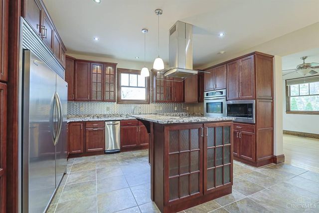 115 E Mills Avenue, Wyoming, OH 45215