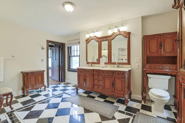 115 E Mills Avenue, Wyoming, OH 45215