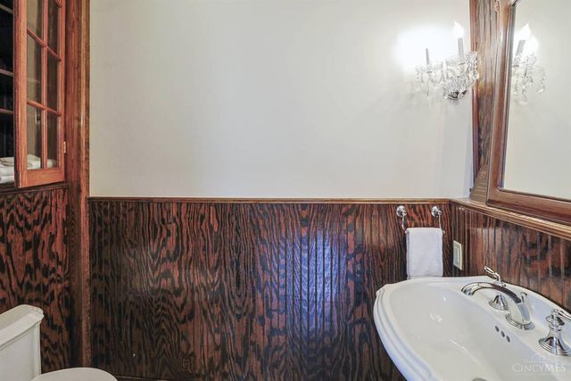 115 E Mills Avenue, Wyoming, OH 45215