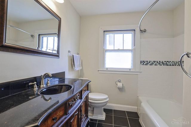 115 E Mills Avenue, Wyoming, OH 45215