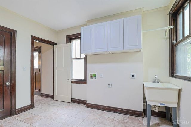 115 E Mills Avenue, Wyoming, OH 45215