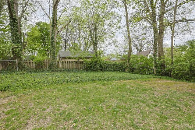 115 E Mills Avenue, Wyoming, OH 45215