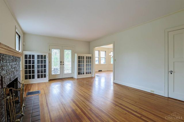 115 E Mills Avenue, Wyoming, OH 45215