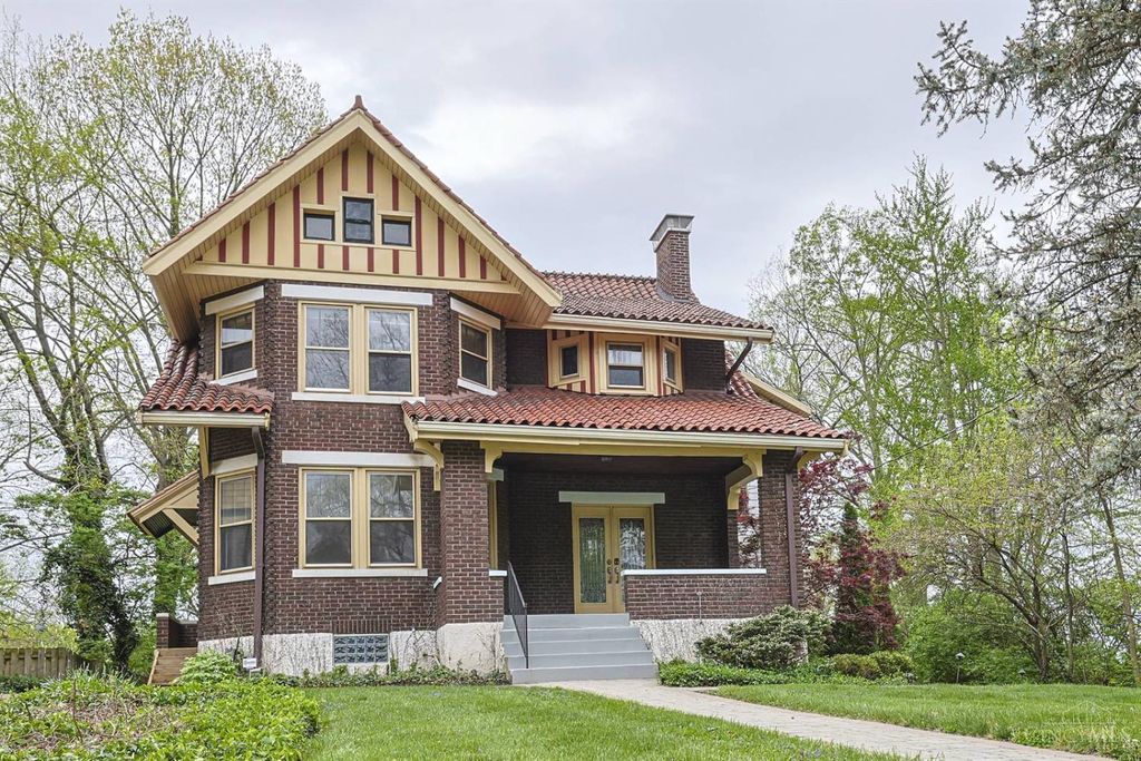 115 E Mills Avenue, Wyoming, OH 45215