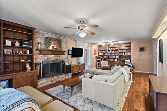 1423 NE Roxbury Place, Jackson, MS 39211