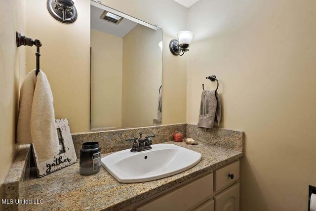 1423 NE Roxbury Place, Jackson, MS 39211