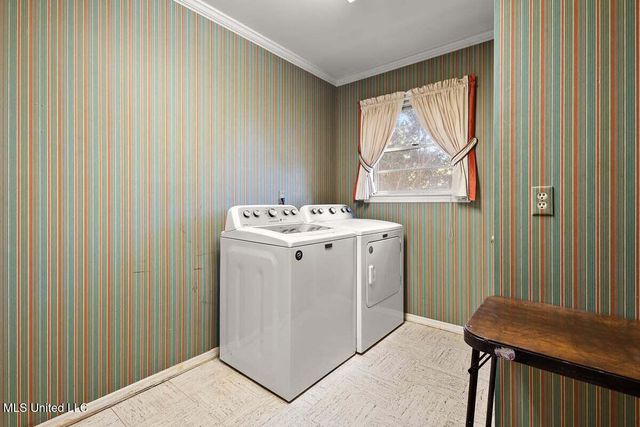 1423 NE Roxbury Place, Jackson, MS 39211