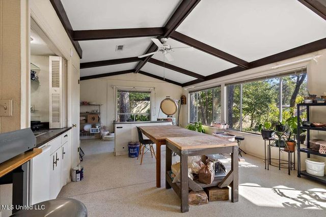 1423 NE Roxbury Place, Jackson, MS 39211