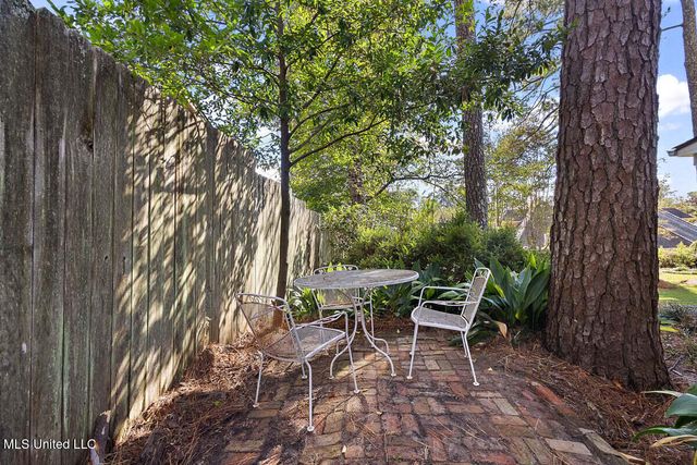 1423 NE Roxbury Place, Jackson, MS 39211