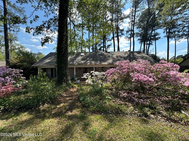 1423 Roxbury Place, Jackson, MS 39211