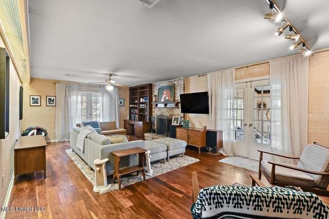 1423 NE Roxbury Place, Jackson, MS 39211