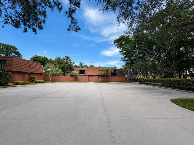1535 MASTERS Circle 148, Delray Beach, FL 33445