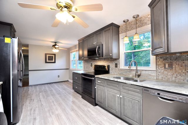 39 Sunnybrook Drive, Avon, CT 06001