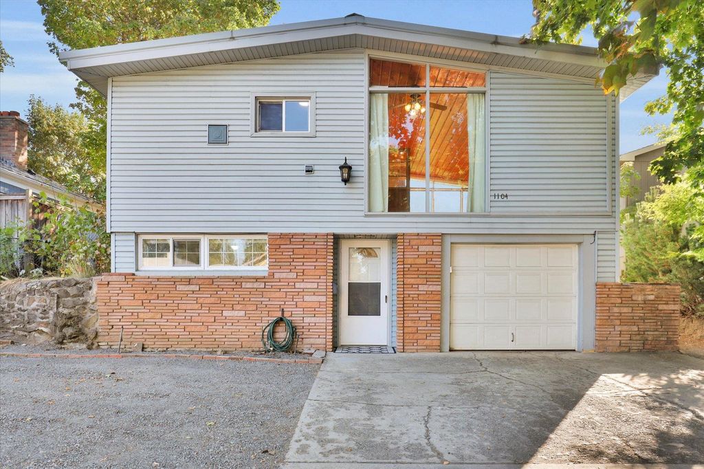 1104 E 29th Ave, Spokane, WA 99203