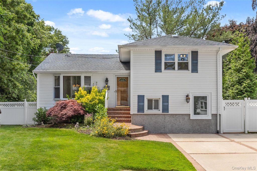 80 N Pine Street, Massapequa, NY 11758