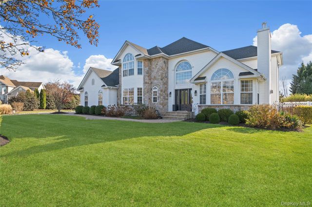 2 Holly Court, Miller Place, NY 11764