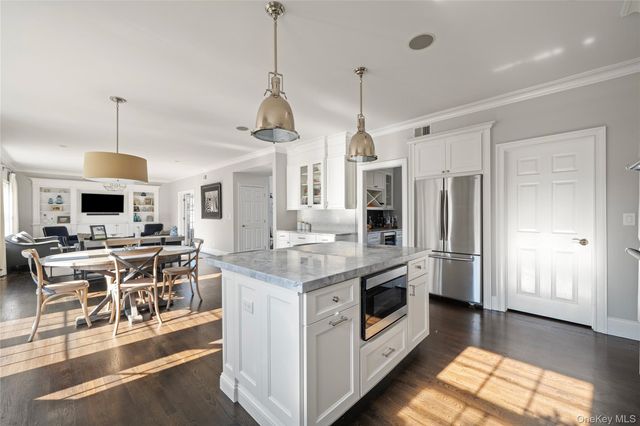 2 Holly Court, Miller Place, NY 11764