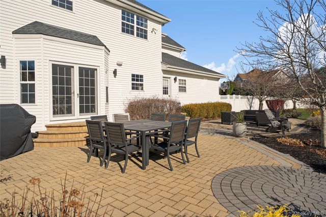 2 Holly Court, Miller Place, NY 11764