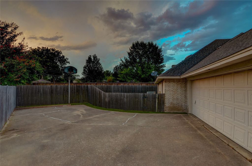 8240 Saddlebrook Drive, Benbrook, TX 76116 — photo 2