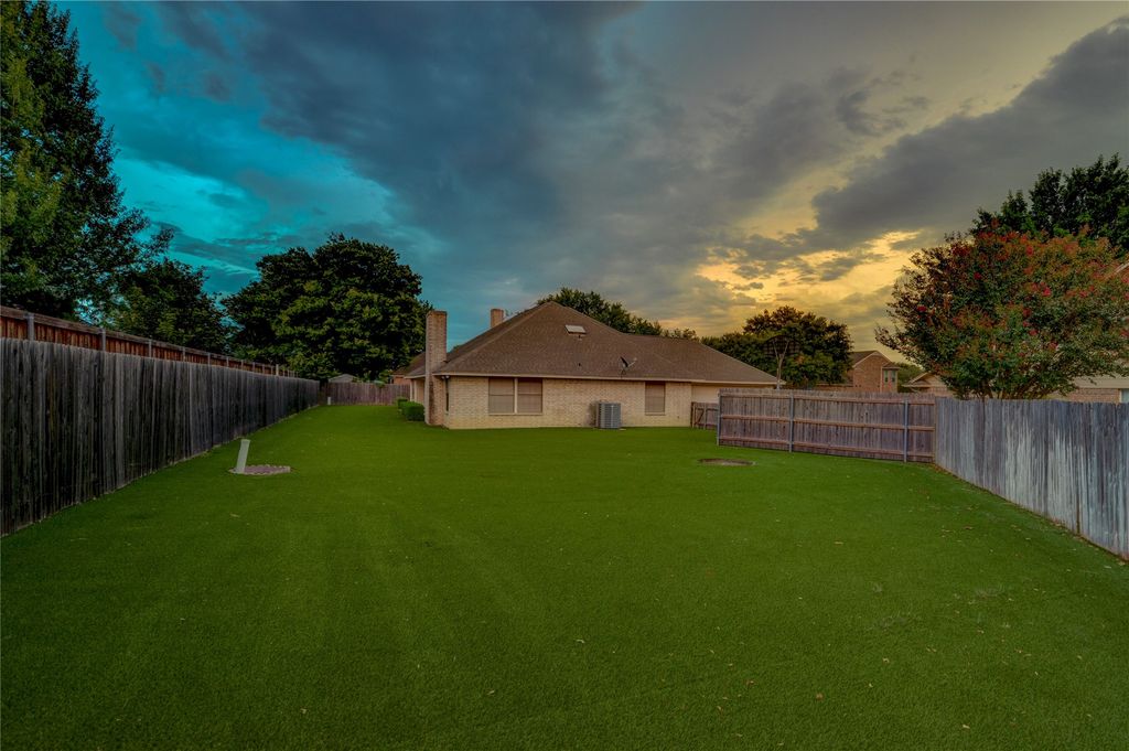 8240 Saddlebrook Drive, Benbrook, TX 76116 — photo 3