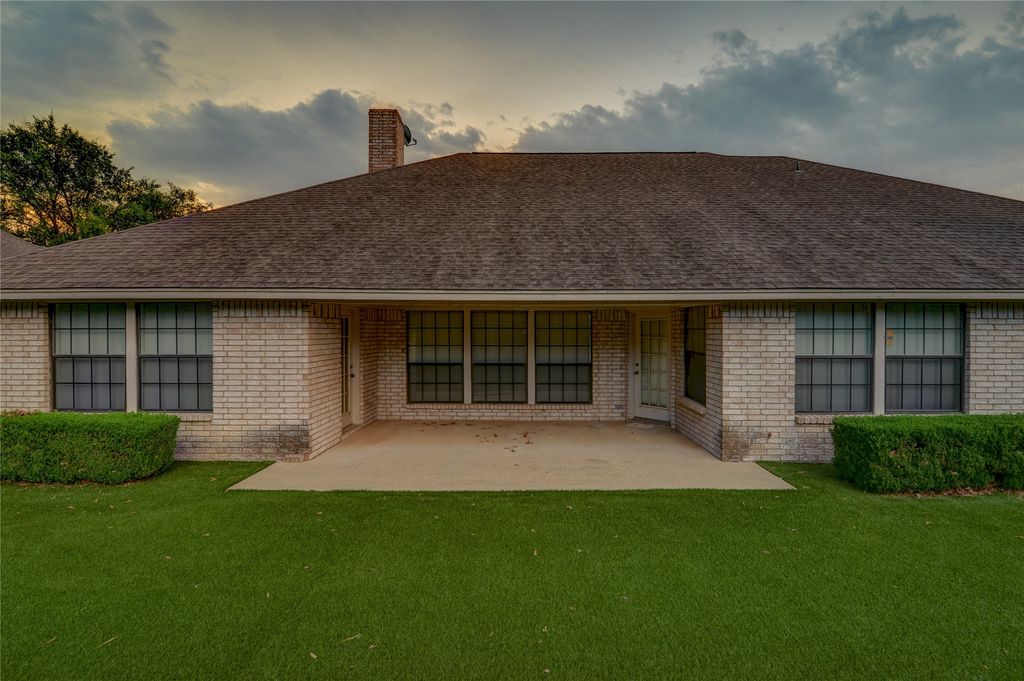 8240 Saddlebrook Drive, Benbrook, TX 76116 — photo 4