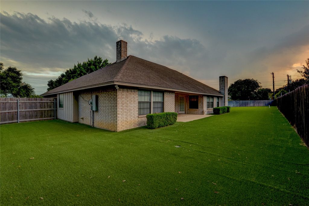 8240 Saddlebrook Drive, Benbrook, TX 76116 — photo 5
