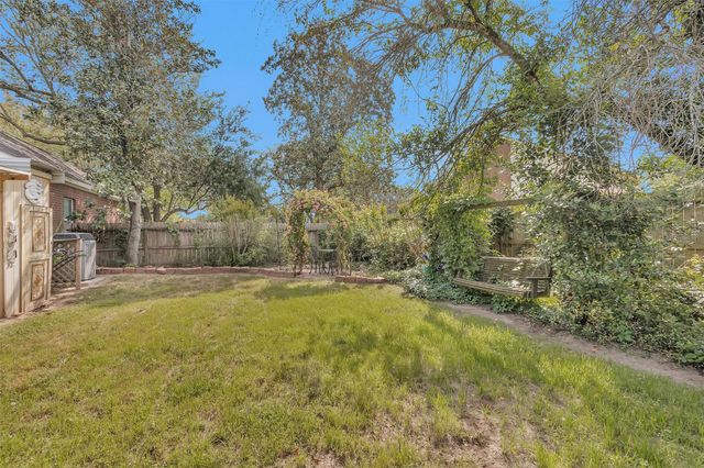 303 Beaumont Drive, Magnolia, TX 77354