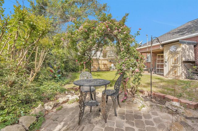 303 Beaumont Drive, Magnolia, TX 77354