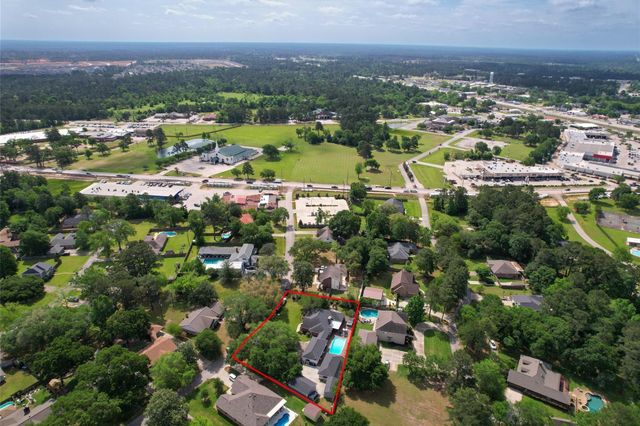 303 Beaumont Drive, Magnolia, TX 77354