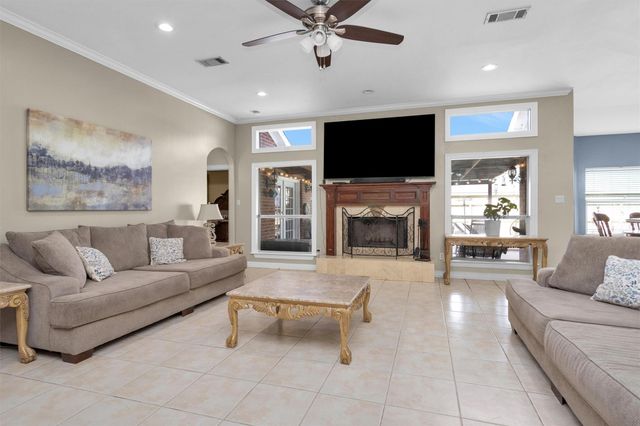 303 Beaumont Drive, Magnolia, TX 77354