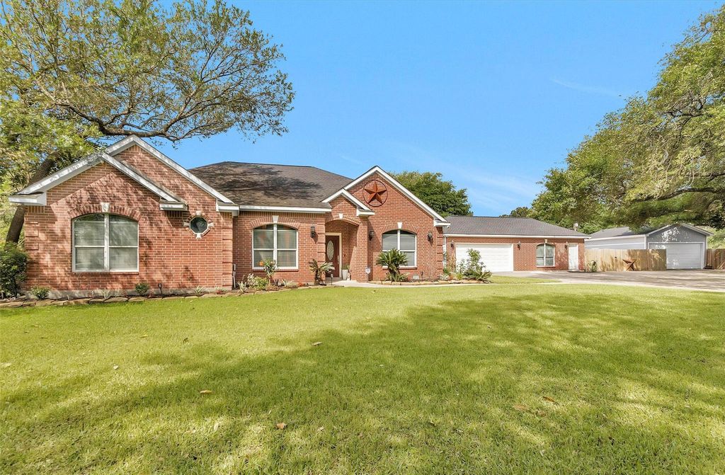 303 Beaumont Drive, Magnolia, TX 77354