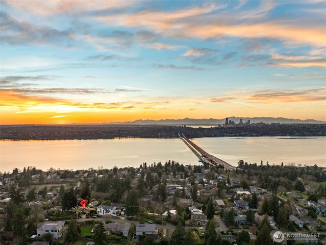 2707 70th Avenue SE, Mercer Island, WA 98040