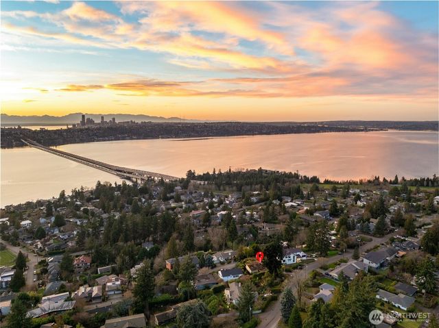 2707 70th Avenue SE, Mercer Island, WA 98040