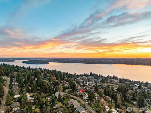 2707 70th Avenue SE, Mercer Island, WA 98040
