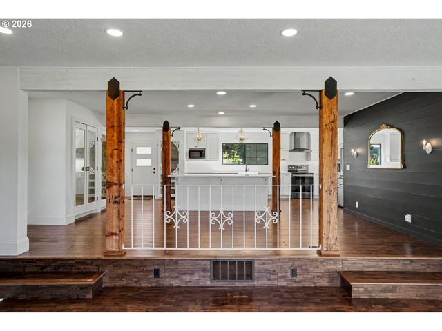 16058 STORMY Dr, Silverton, OR 97381