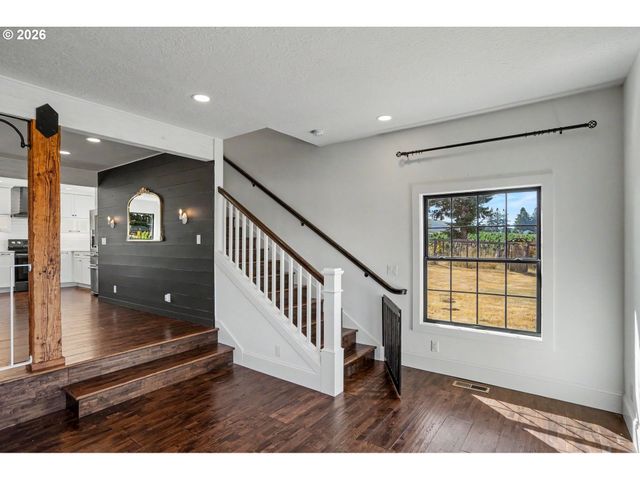 16058 STORMY Dr, Silverton, OR 97381
