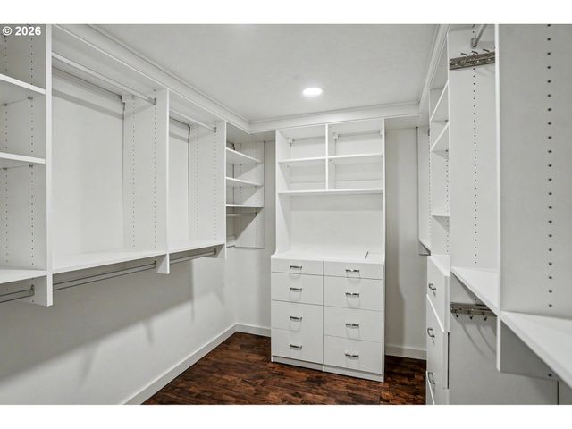 16058 STORMY Dr, Silverton, OR 97381